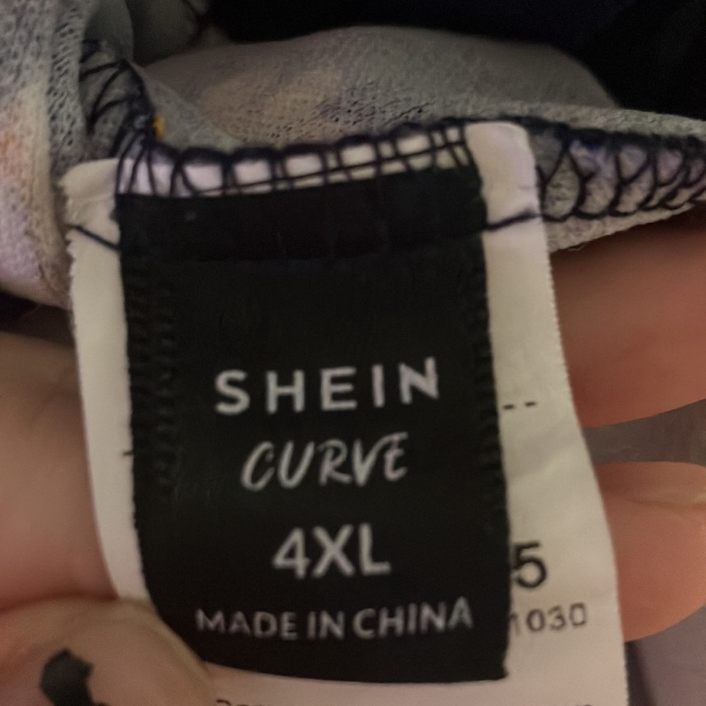 Cute Floral Summer Romper- Shein Curve 4x - Picture 3 of 3